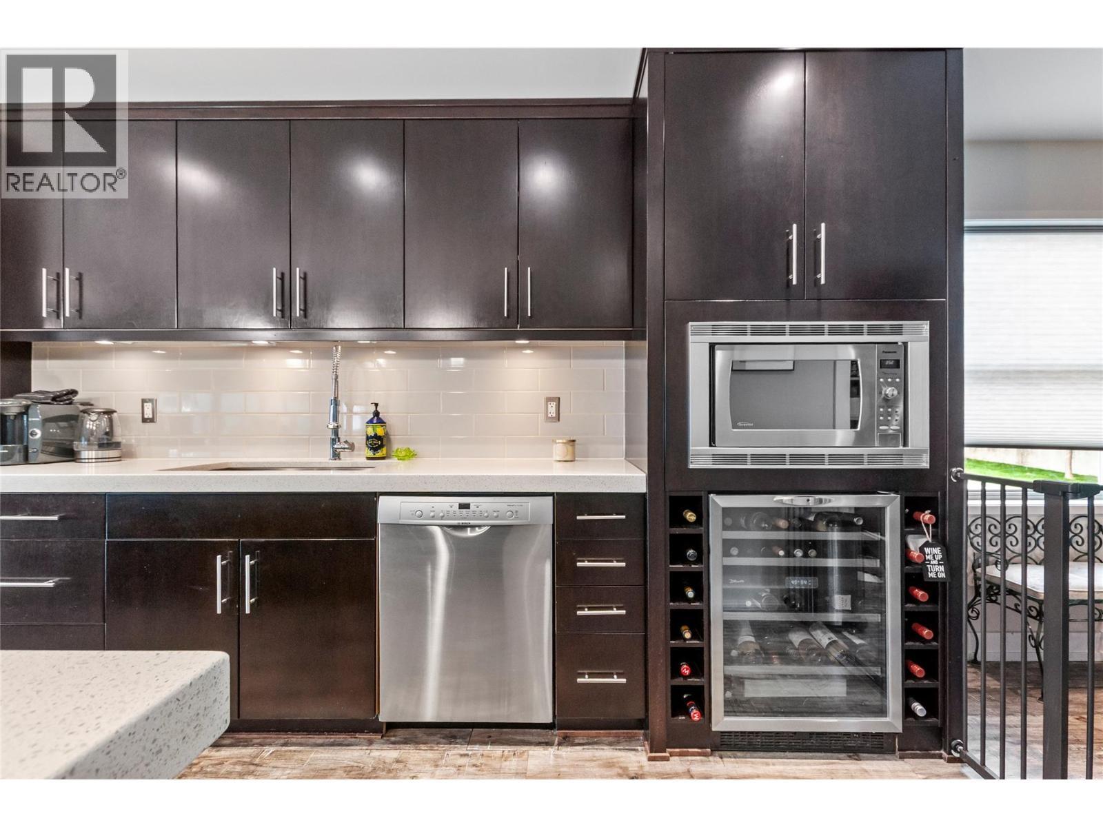 3005 Juniper Drive, Penticton, BC - Indoor Photo Showing Kitchen With Upgraded Kitchen