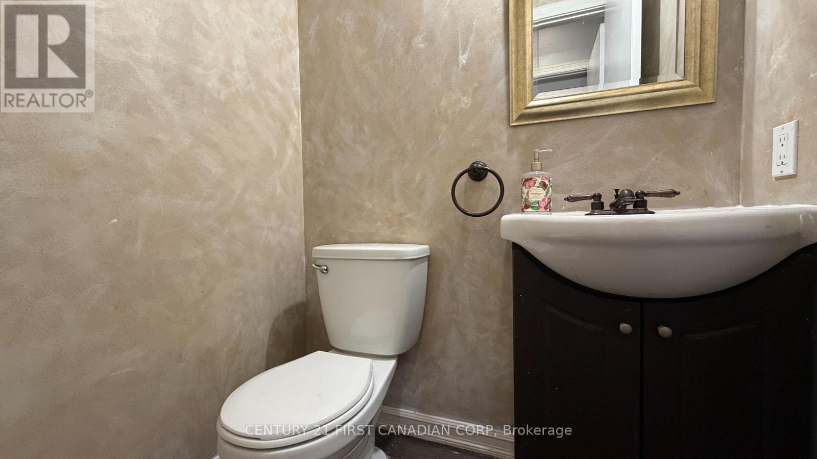 8 - 45 Gatewood Place, London East (East A), ON - Indoor Photo Showing Bathroom