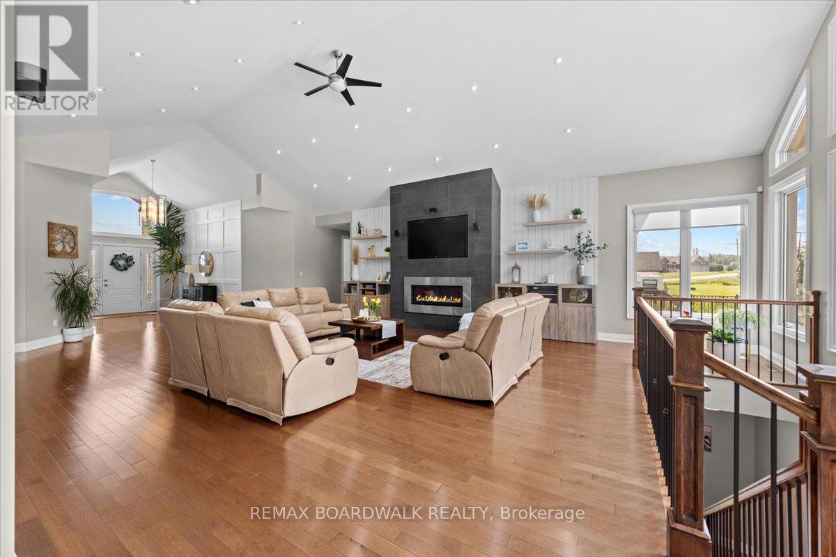 1610 Linkland Court, Ottawa, ON - Indoor Photo Showing Living Room With Fireplace