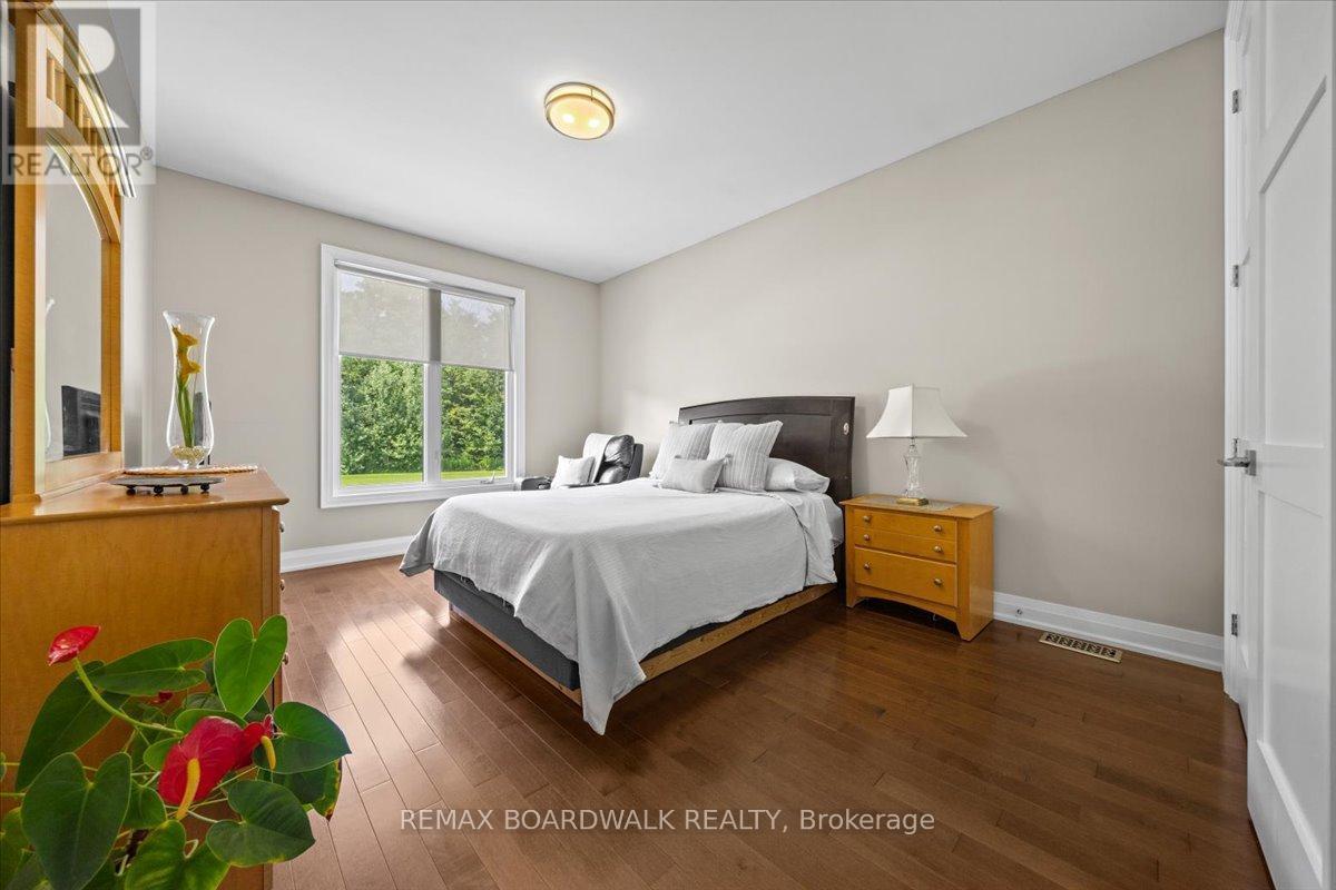 1610 Linkland Court, Ottawa, ON - Indoor Photo Showing Bedroom