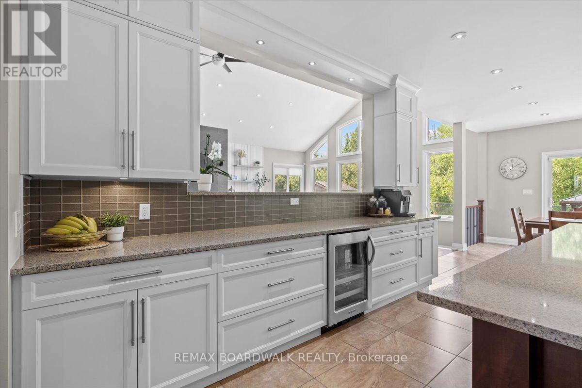 1610 Linkland Court, Ottawa, ON - Indoor Photo Showing Kitchen