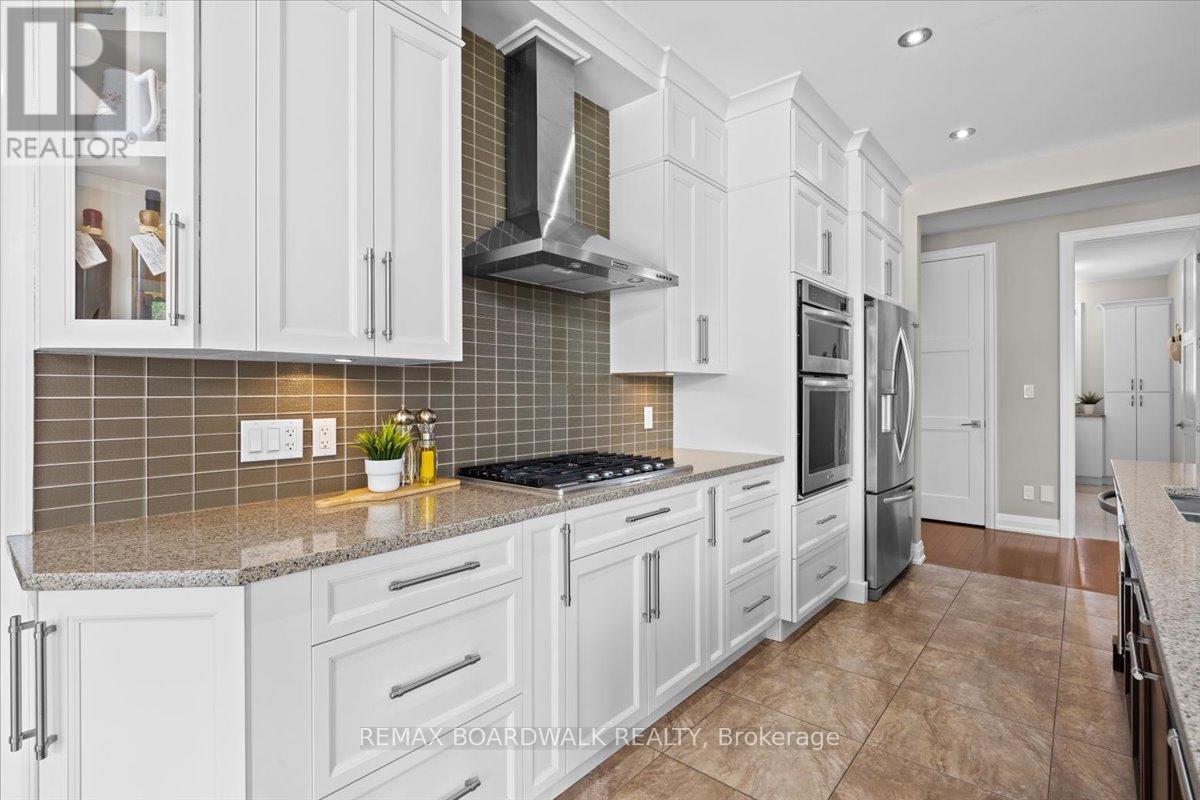 1610 Linkland Court, Ottawa, ON - Indoor Photo Showing Kitchen With Upgraded Kitchen