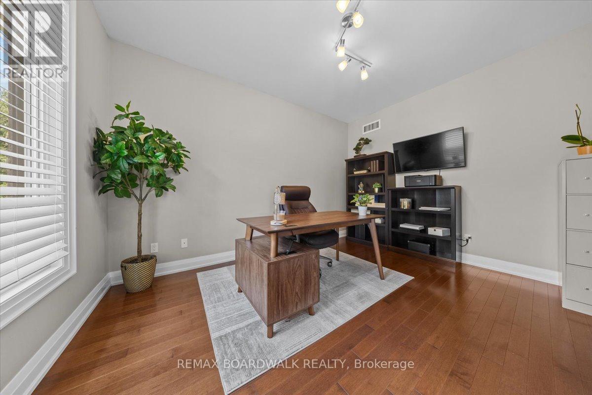 1610 Linkland Court, Ottawa, ON - Indoor