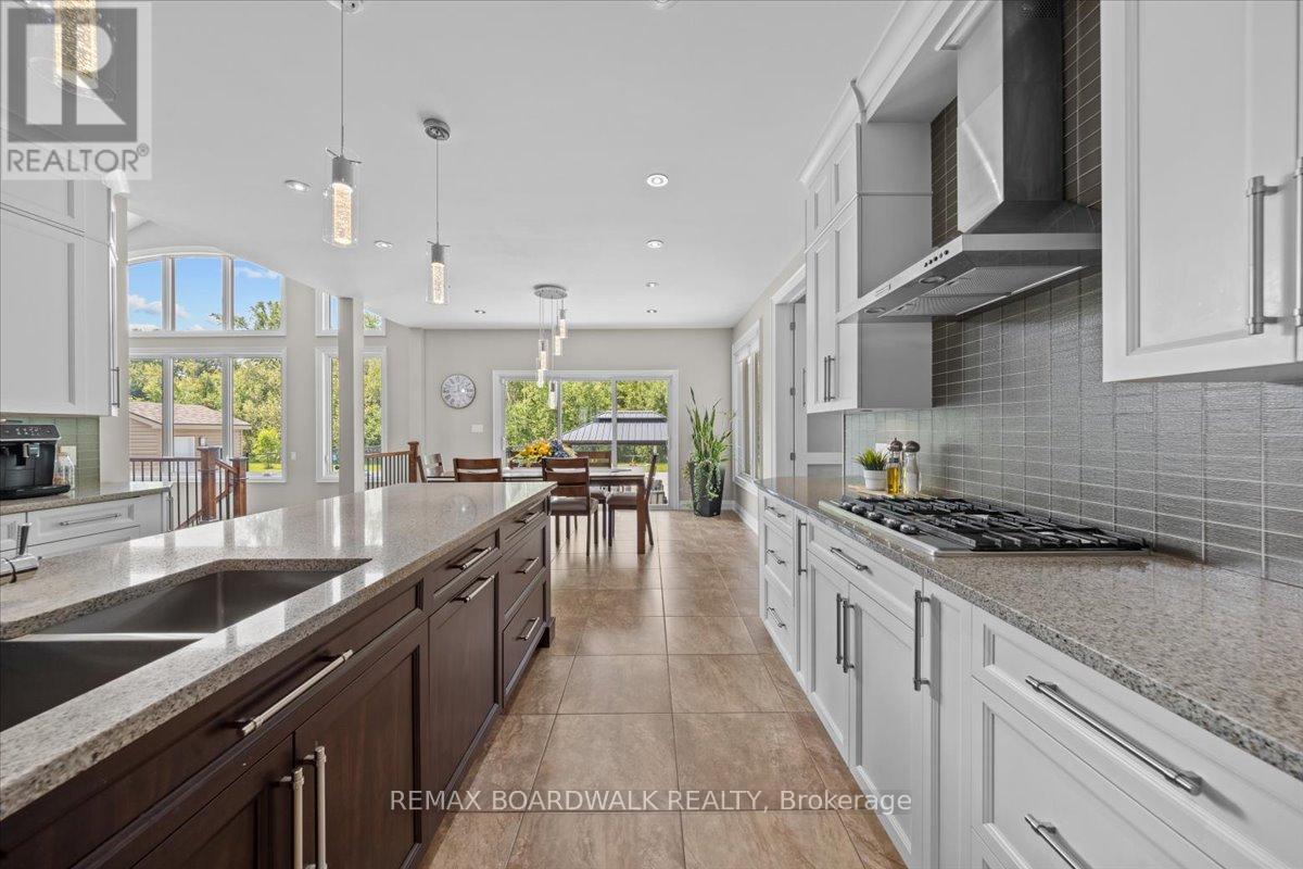 1610 Linkland Court, Ottawa, ON - Indoor Photo Showing Kitchen With Double Sink With Upgraded Kitchen