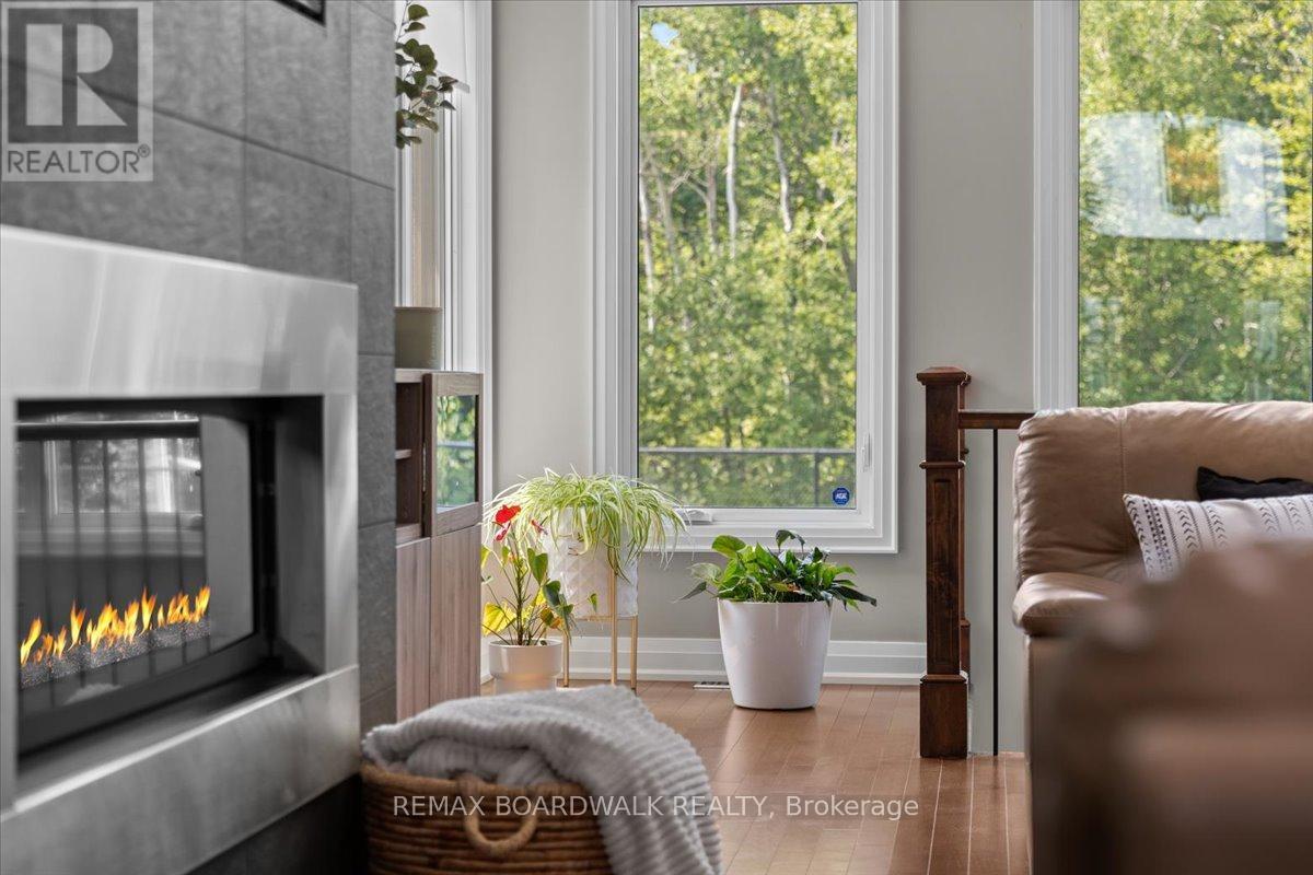 1610 Linkland Court, Ottawa, ON - Indoor