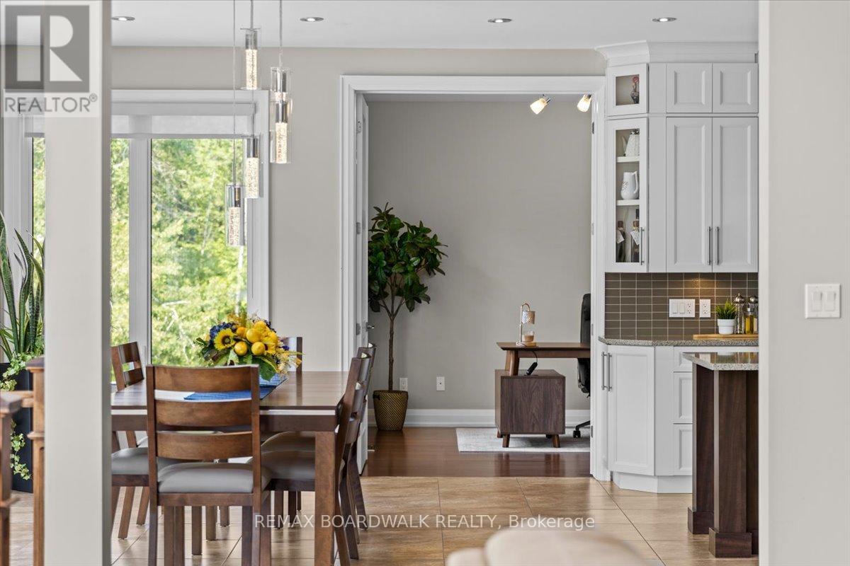 1610 Linkland Court, Ottawa, ON - Indoor Photo Showing Dining Room