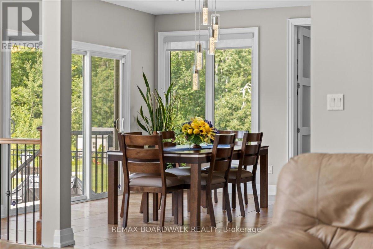 1610 Linkland Court, Ottawa, ON - Indoor Photo Showing Dining Room