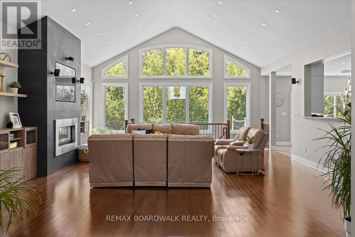 1610 Linkland Court, Ottawa, ON - Indoor Photo Showing Other Room