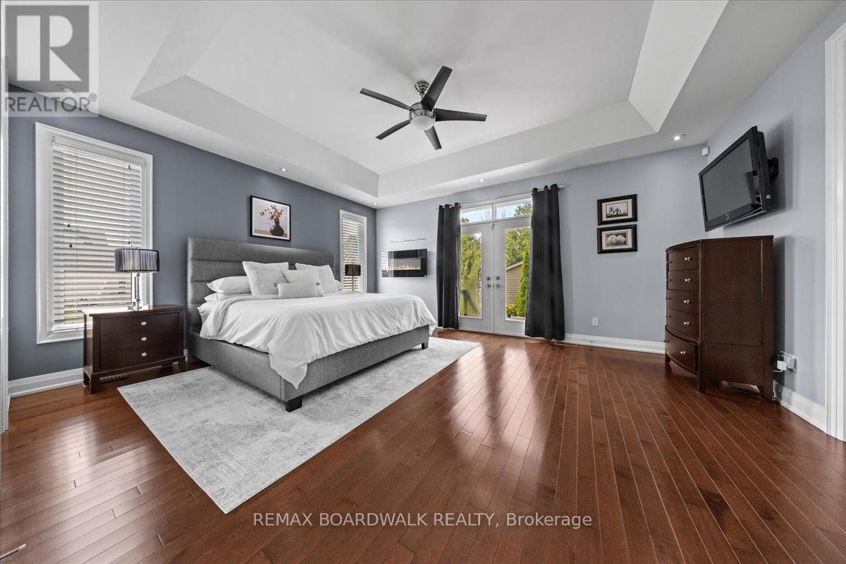 1610 Linkland Court, Ottawa, ON - Indoor Photo Showing Bedroom