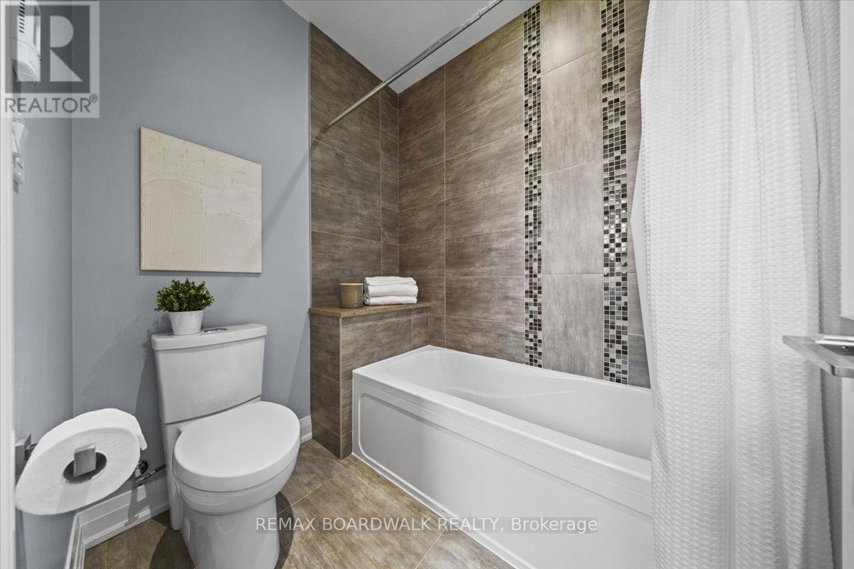 1610 Linkland Court, Ottawa, ON - Indoor Photo Showing Bathroom