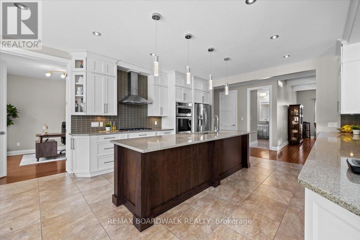 1610 Linkland Court, Ottawa, ON - Indoor Photo Showing Kitchen With Upgraded Kitchen