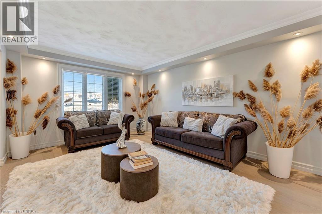 1 Bowen Lane, Brantford, ON - Indoor Photo Showing Living Room