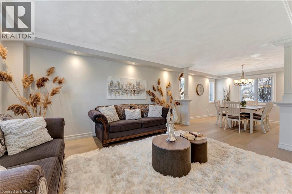 1 Bowen Lane, Brantford, ON - Indoor Photo Showing Living Room