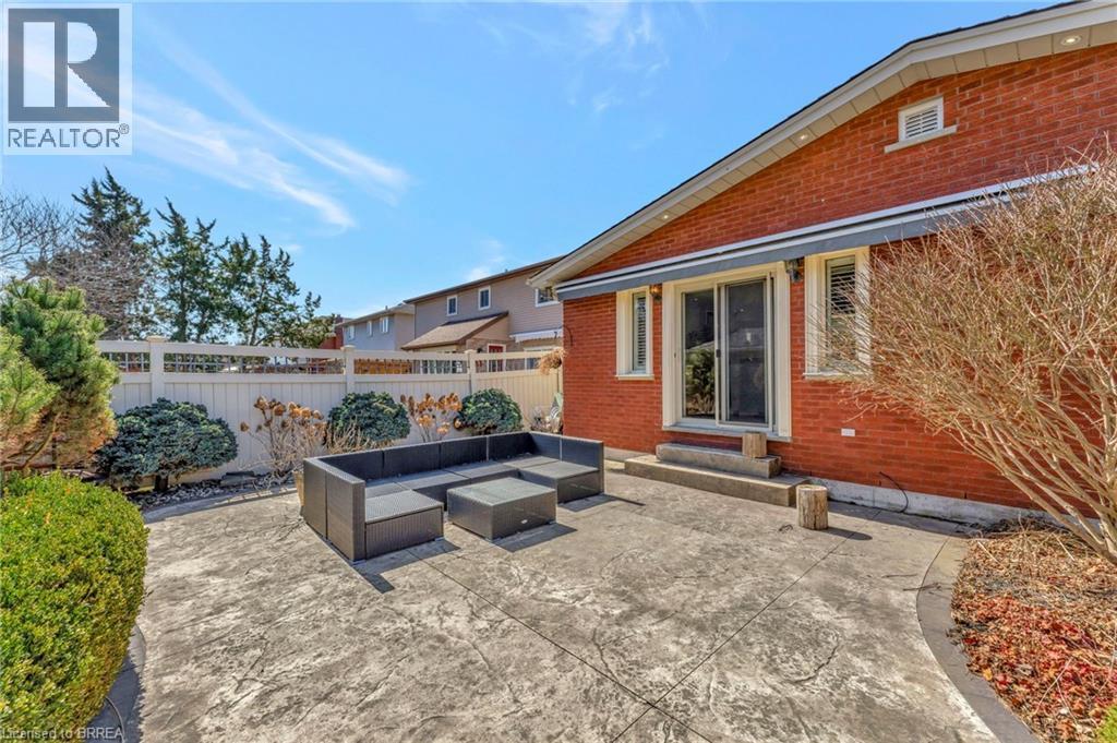 1 Bowen Lane, Brantford, ON - Outdoor