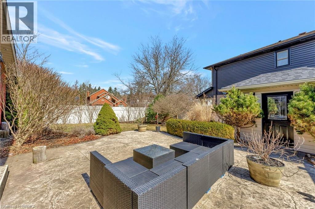 1 Bowen Lane, Brantford, ON - Outdoor