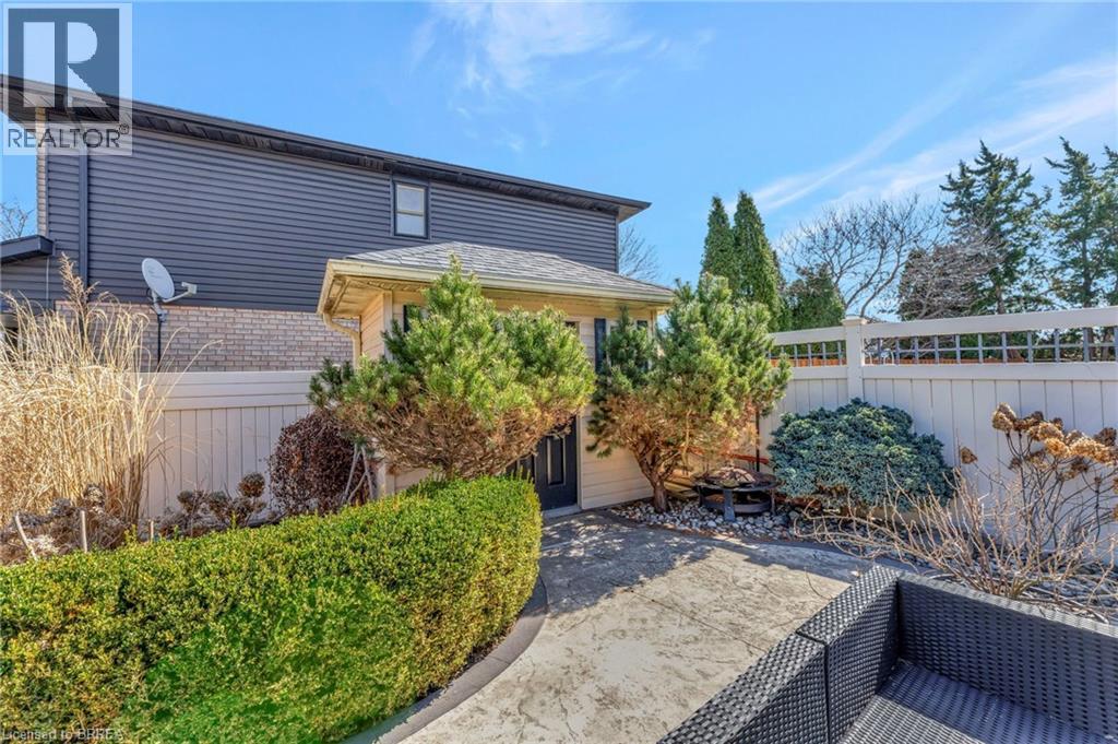 1 Bowen Lane, Brantford, ON - Outdoor