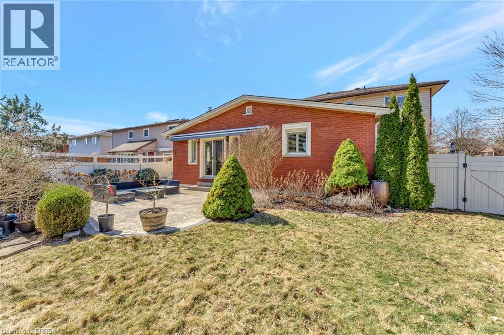 1 Bowen Lane, Brantford, ON - Outdoor