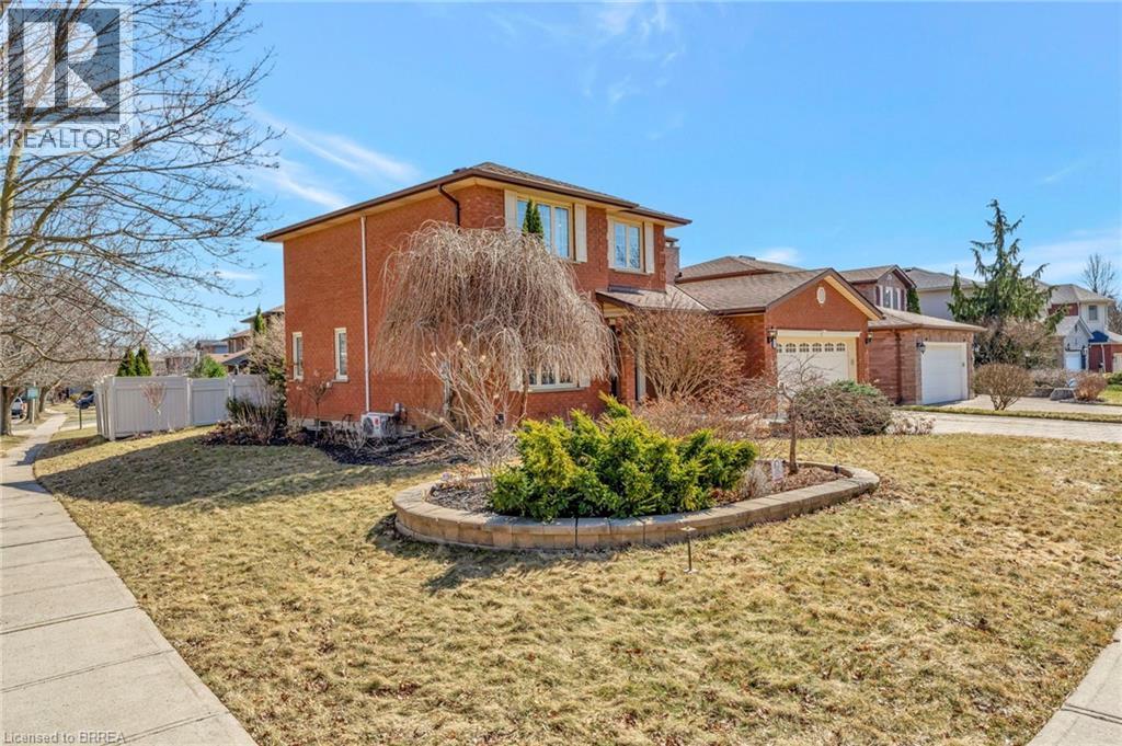 1 Bowen Lane, Brantford, ON - Outdoor