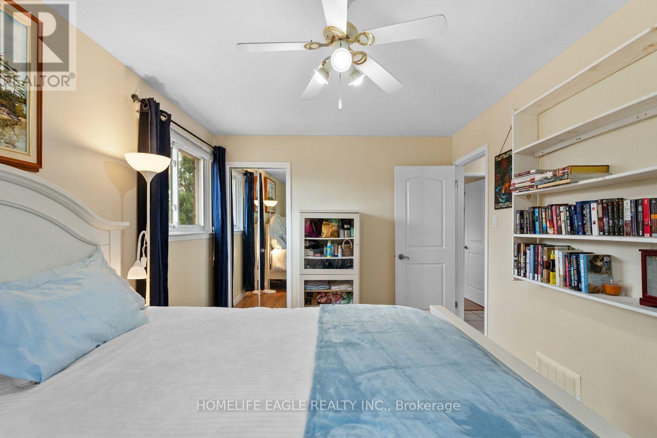 14 Lee Avenue, Bradford West Gwillimbury, ON - Indoor Photo Showing Bedroom