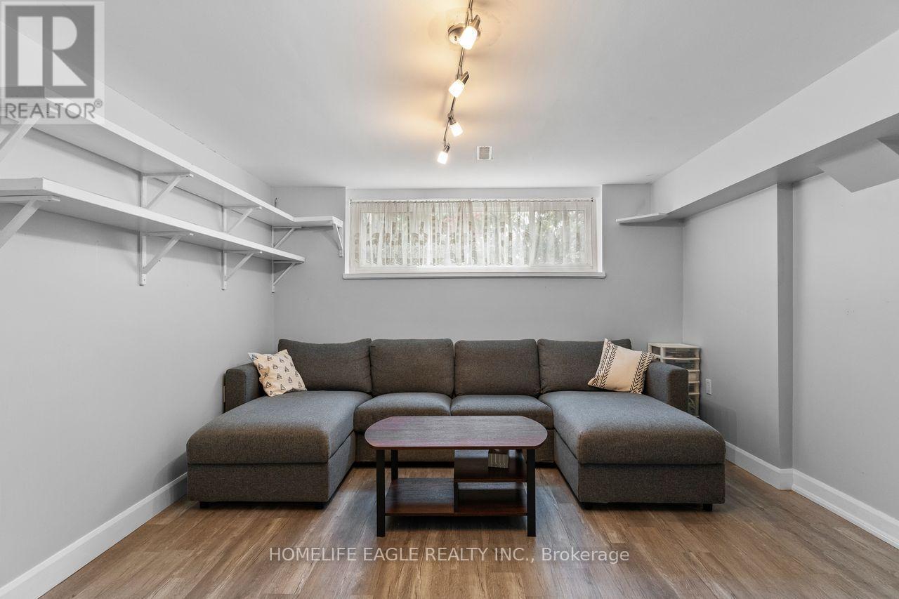 14 Lee Avenue, Bradford West Gwillimbury, ON - Indoor Photo Showing Living Room