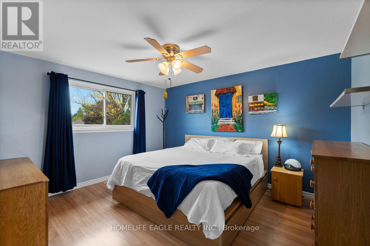 14 Lee Avenue, Bradford West Gwillimbury, ON - Indoor Photo Showing Bedroom