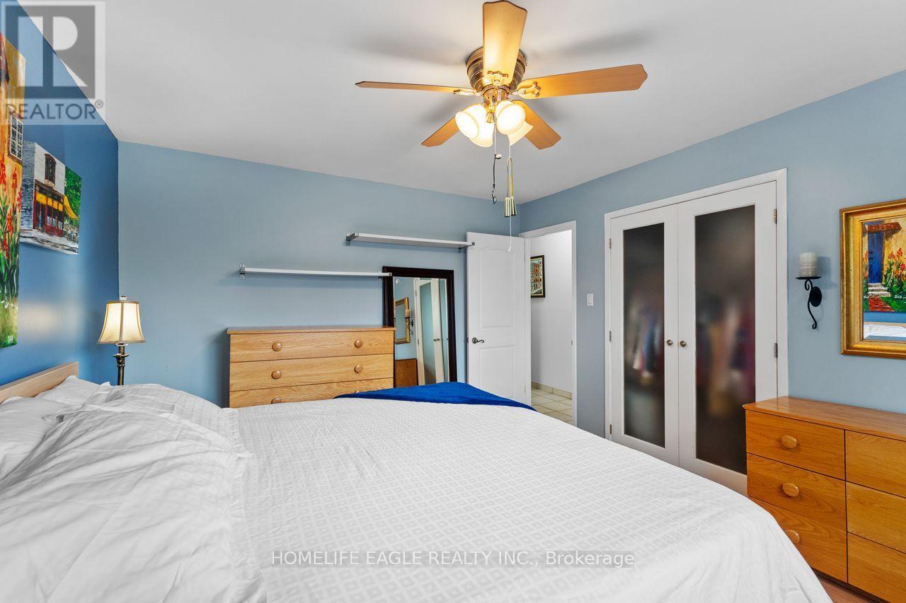 14 Lee Avenue, Bradford West Gwillimbury, ON - Indoor Photo Showing Bedroom
