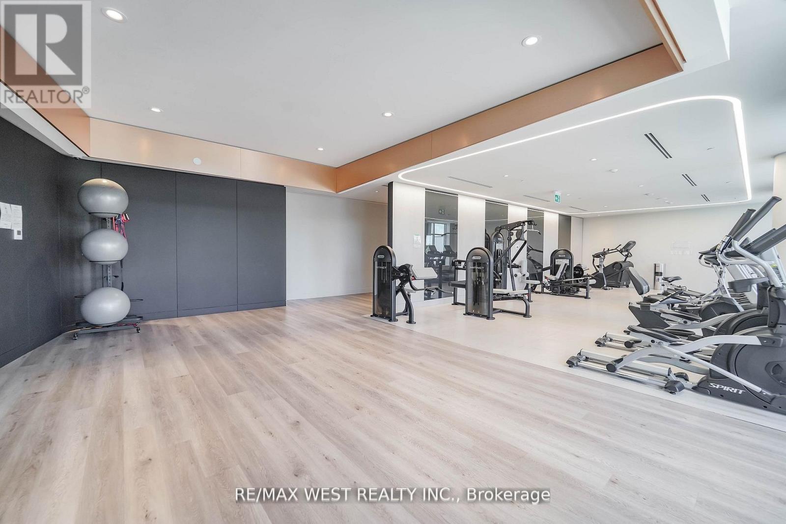 1101 - 50 Upper Mall Way, Vaughan, ON - Indoor Photo Showing Gym Room