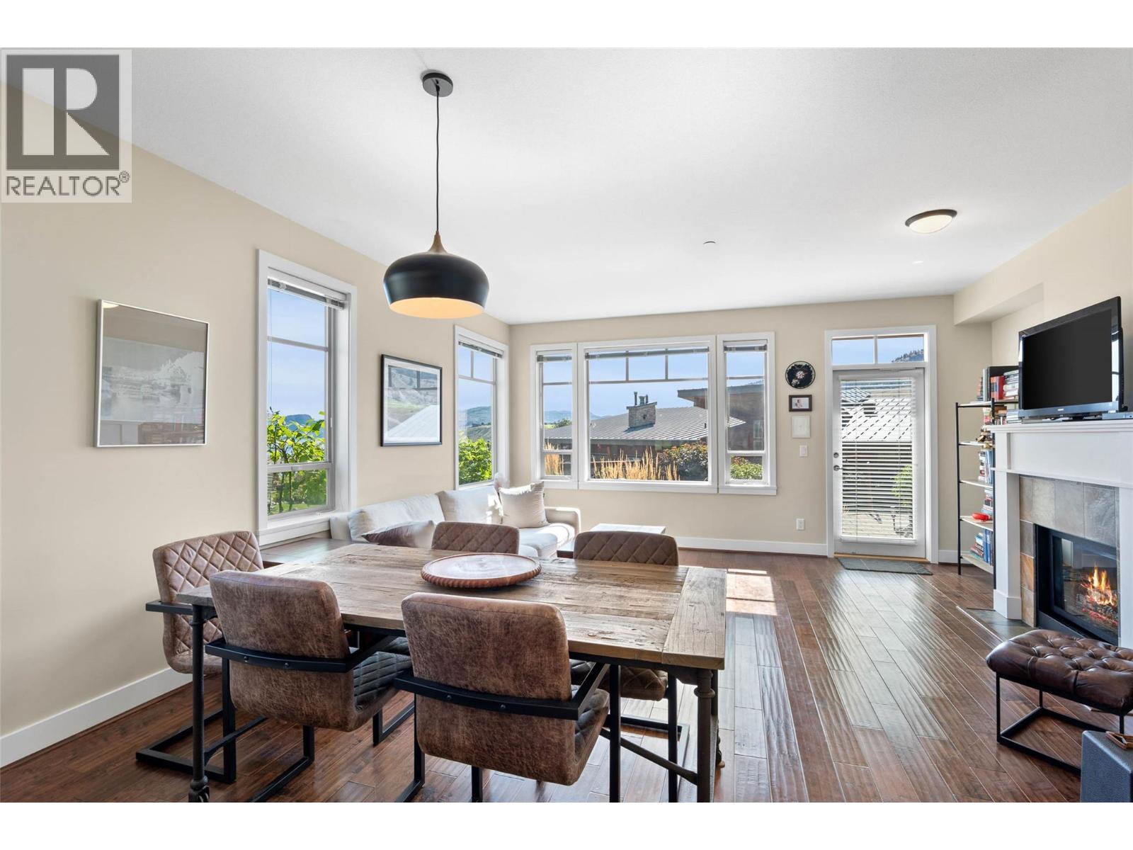 175 Holloway Drive Unit# 49, Kamloops, BC - Indoor Photo Showing Dining Room With Fireplace
