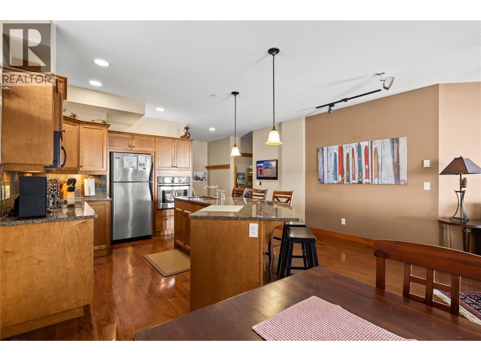 5050 Snowbird Way Unit# 306, Big White, BC - Indoor Photo Showing Kitchen