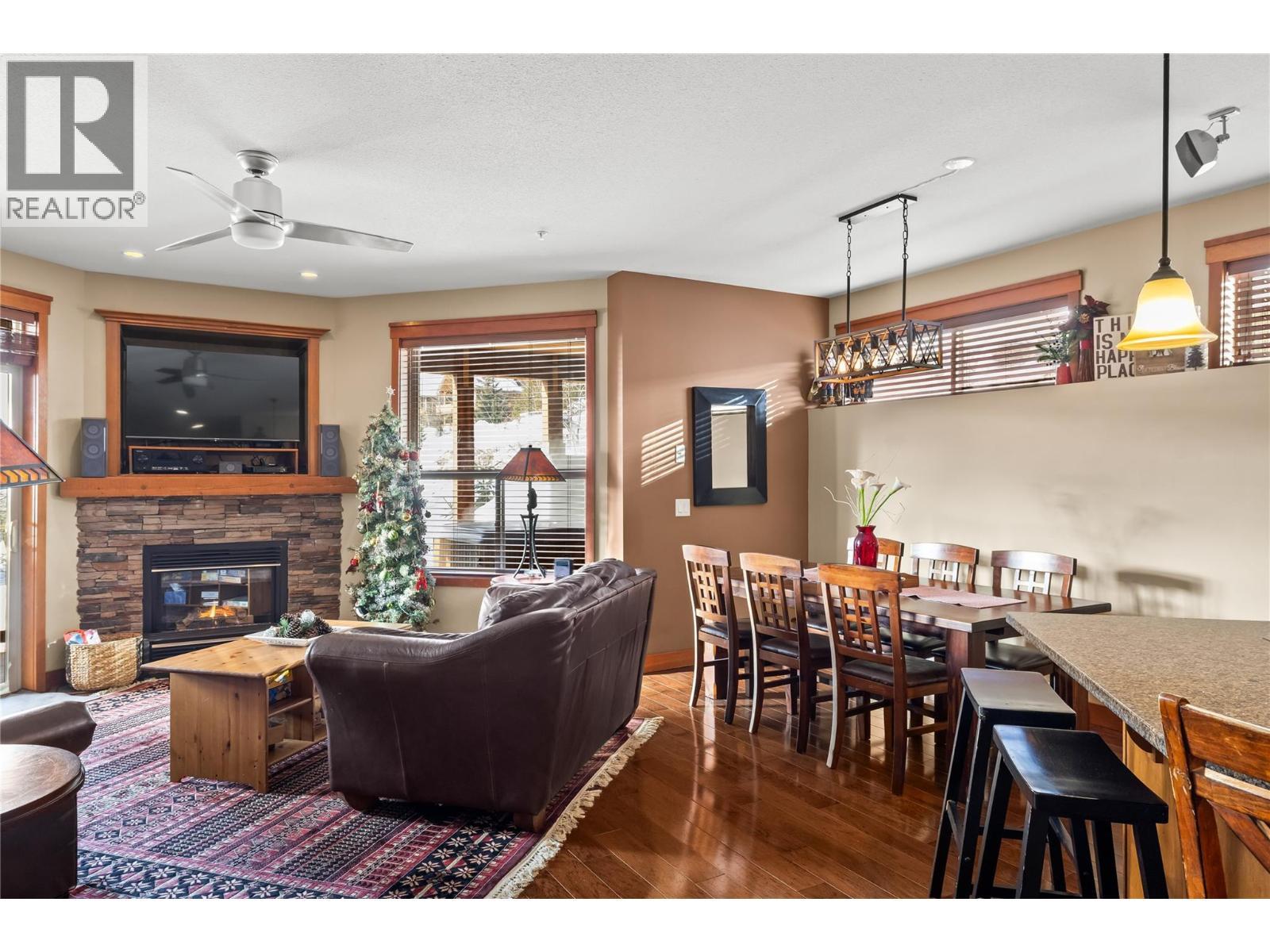 5050 Snowbird Way Unit# 306, Big White, BC - Indoor With Fireplace