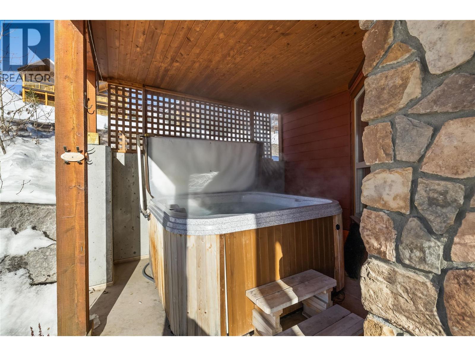 5050 Snowbird Way Unit# 306, Big White, BC - With Exterior