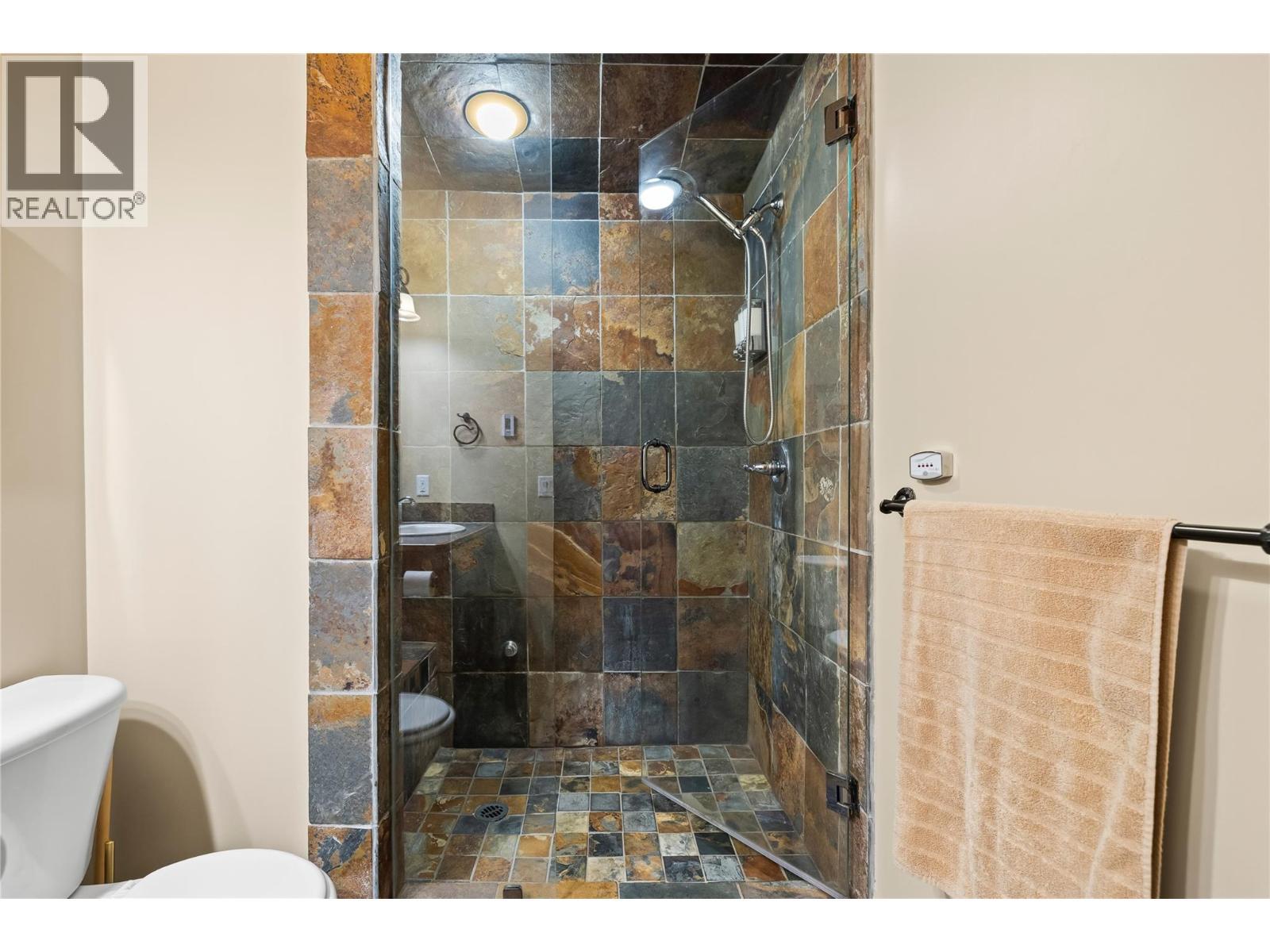 5050 Snowbird Way Unit# 306, Big White, BC - Indoor Photo Showing Bathroom