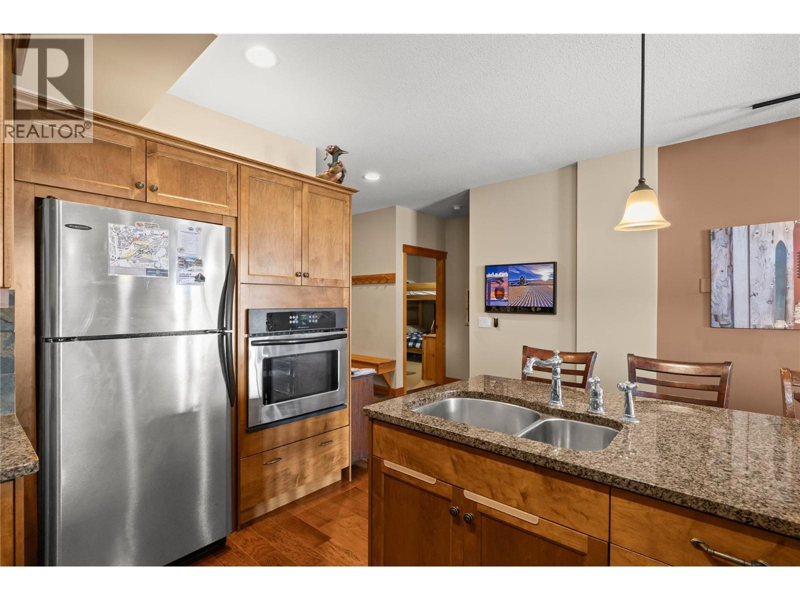 5050 Snowbird Way Unit# 306, Big White, BC - Indoor Photo Showing Kitchen With Stainless Steel Kitchen With Double Sink
