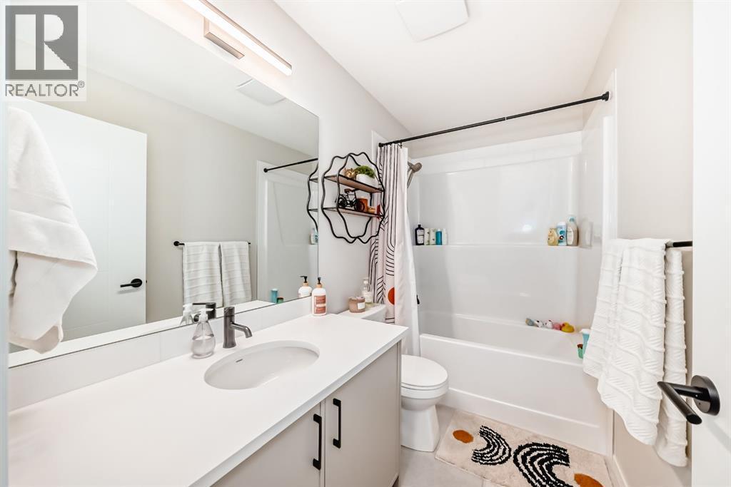 646 Copperstone Manor Se, Calgary, AB - Indoor Photo Showing Bathroom