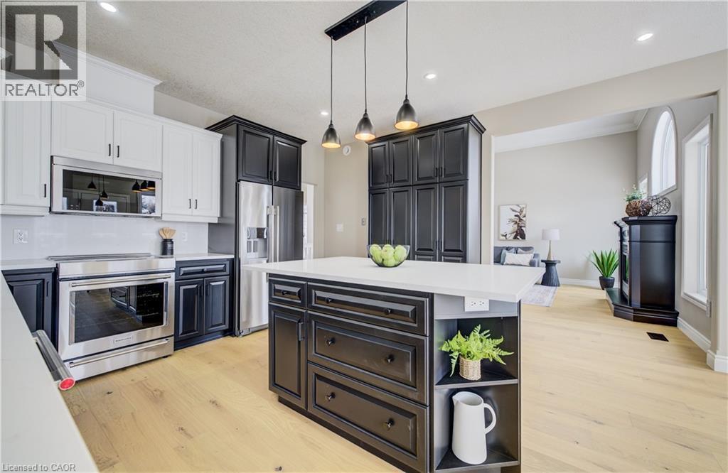 31 Fall Harvest Drive, Kitchener, ON - Indoor Photo Showing Kitchen With Upgraded Kitchen