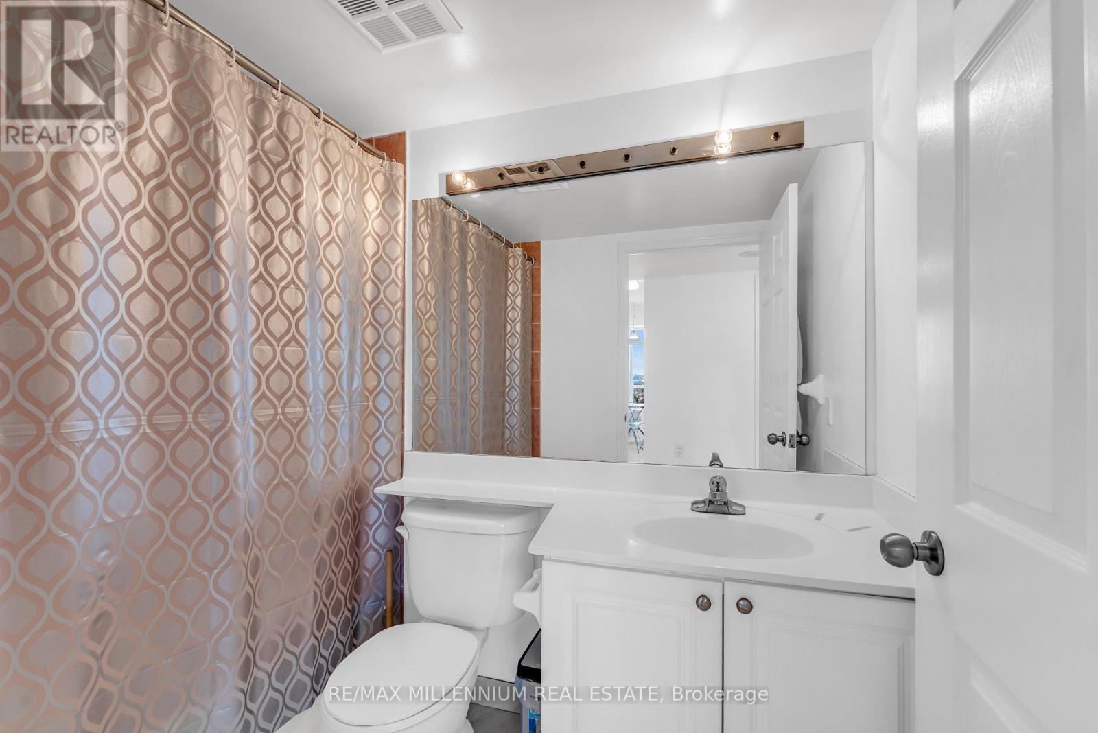 2302 - 35 Finch Avenue, Toronto, ON - Indoor Photo Showing Bathroom