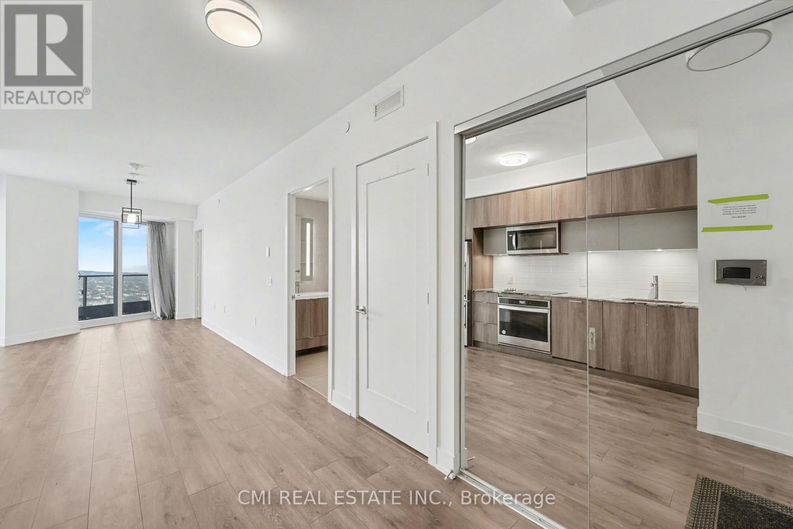 3317 - 585 Bloor Street E, Toronto, ON - Indoor Photo Showing Kitchen