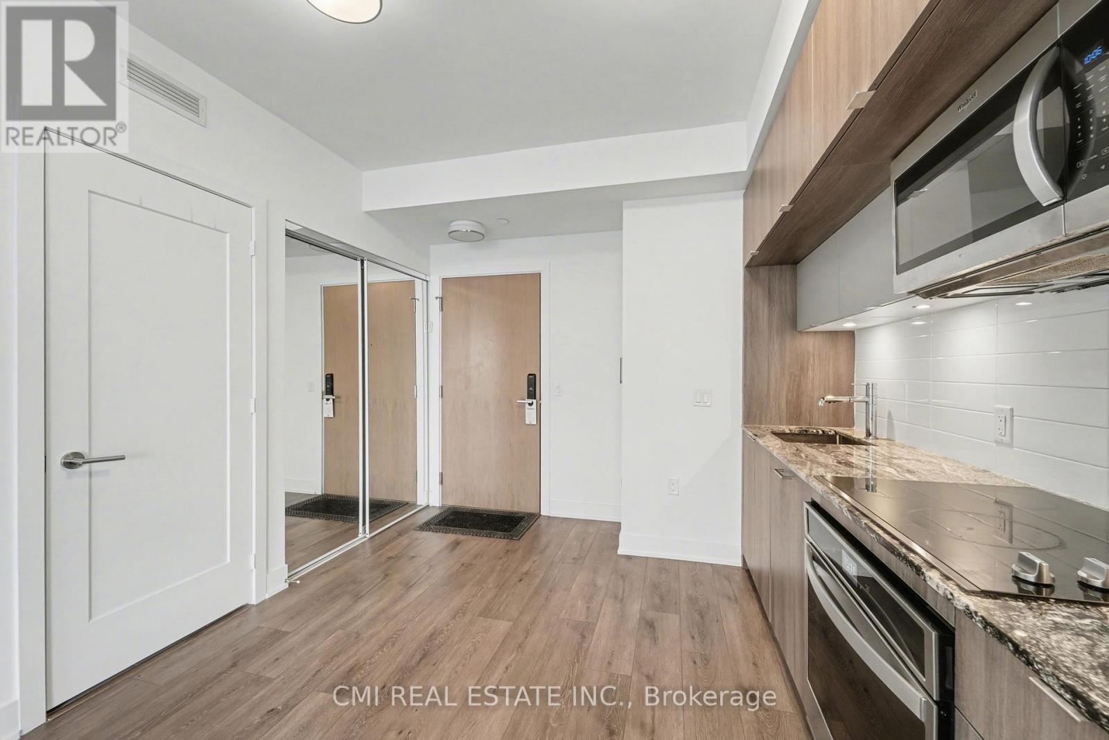3317 - 585 Bloor Street E, Toronto, ON - Indoor Photo Showing Kitchen