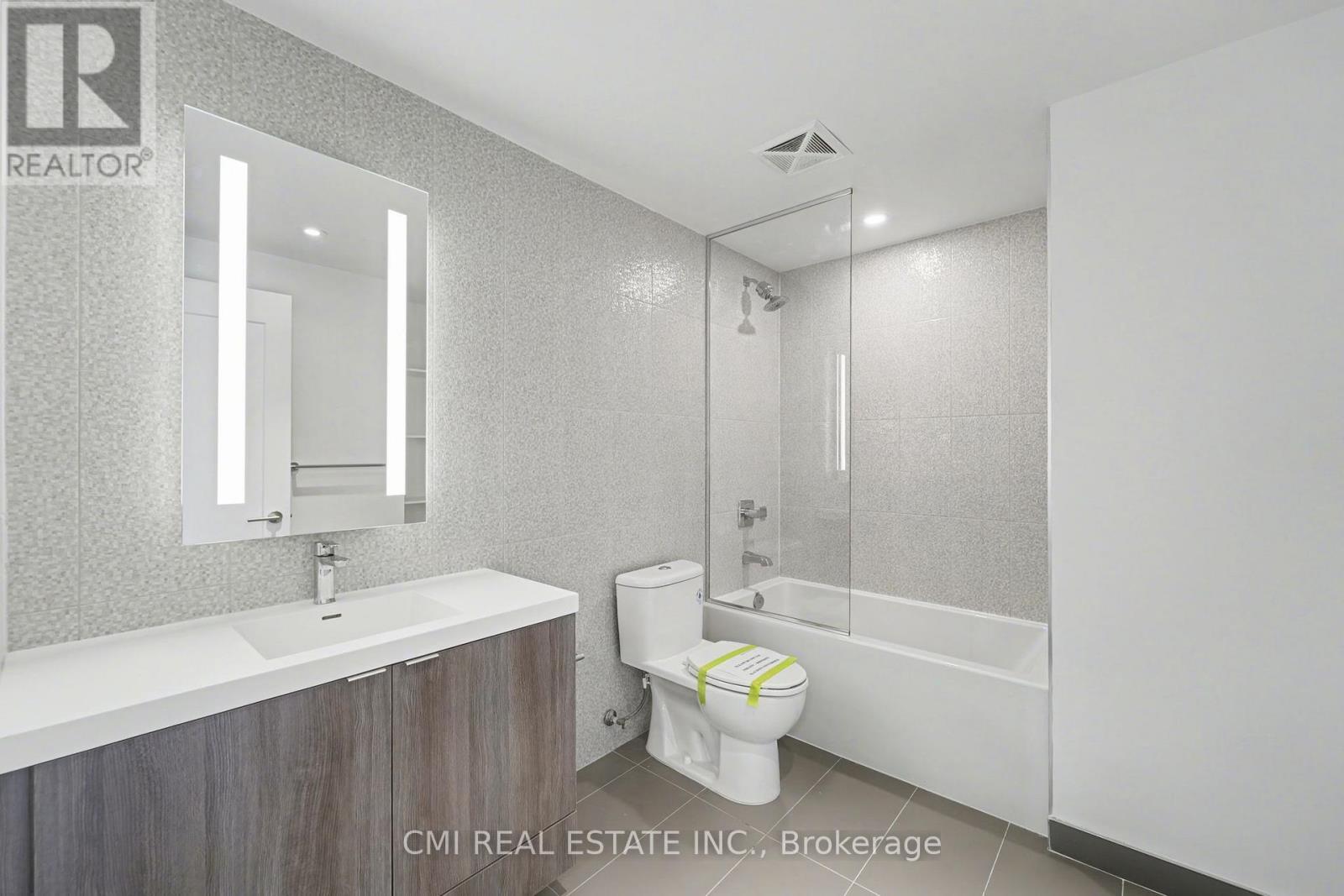 3317 - 585 Bloor Street E, Toronto, ON - Indoor Photo Showing Bathroom