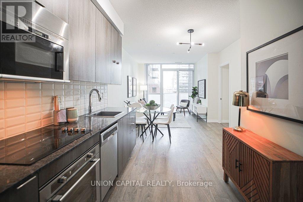 507 - 101 Erskine Avenue, Toronto, ON - Indoor Photo Showing Kitchen With Upgraded Kitchen