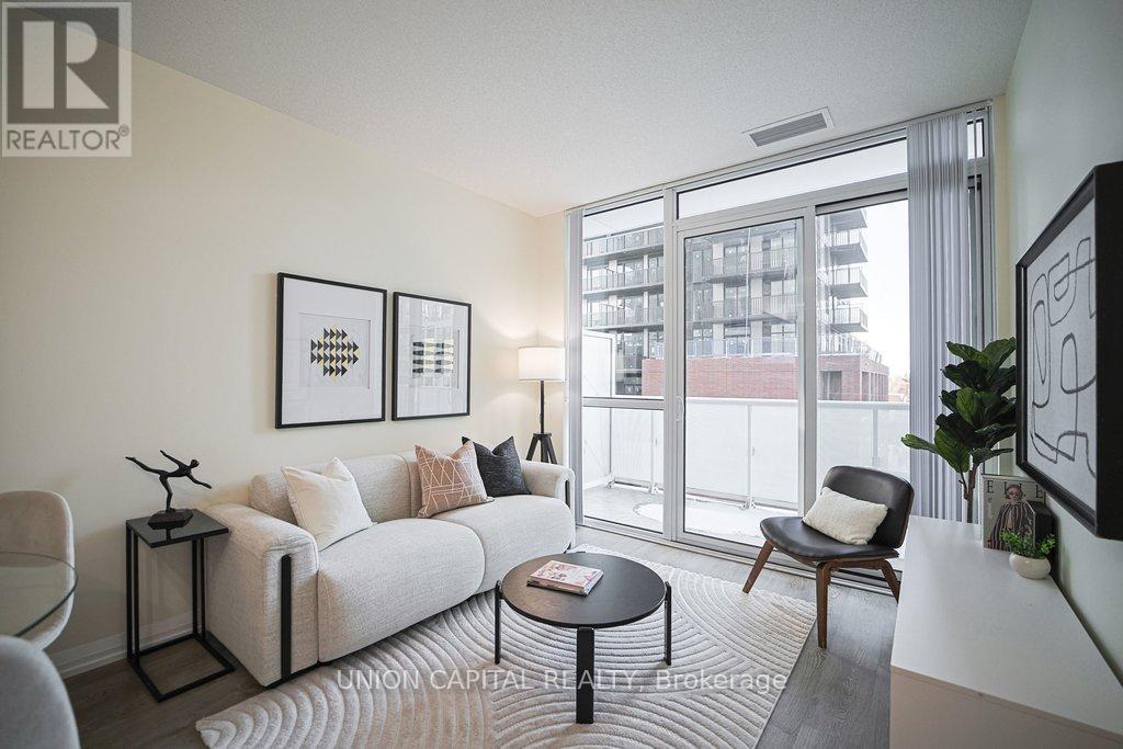 507 - 101 Erskine Avenue, Toronto, ON - Indoor Photo Showing Living Room