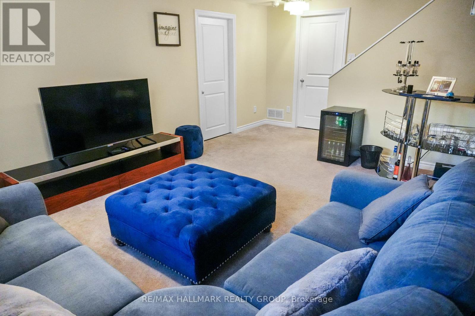 2534 River Mist Road, Ottawa, ON - Indoor Photo Showing Living Room