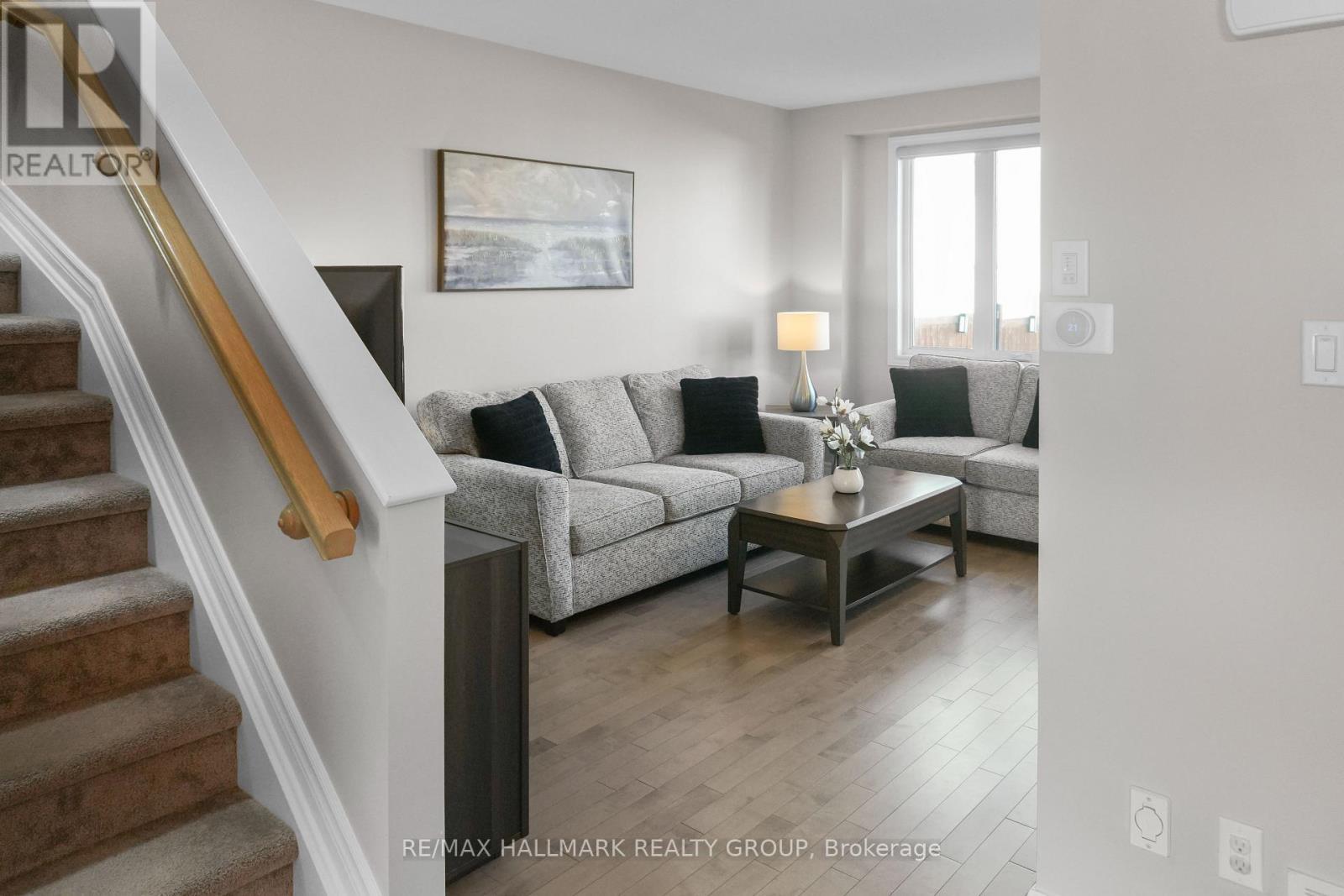 2534 River Mist Road, Ottawa, ON - Indoor Photo Showing Living Room