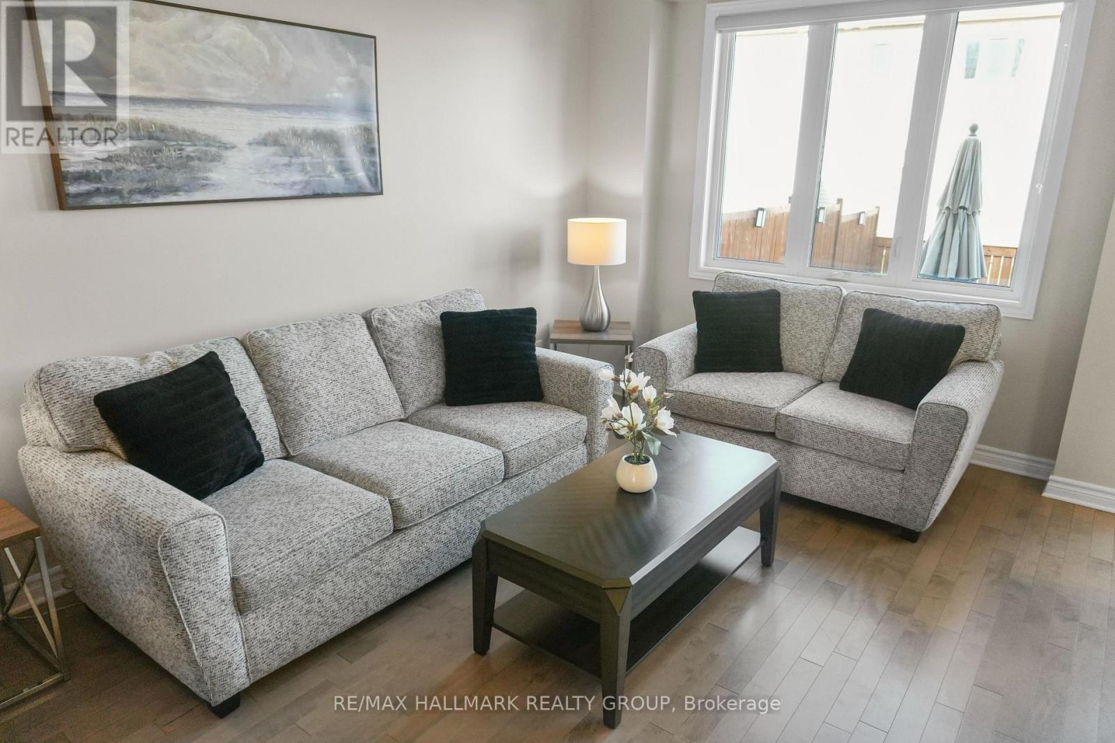 2534 River Mist Road, Ottawa, ON - Indoor Photo Showing Living Room