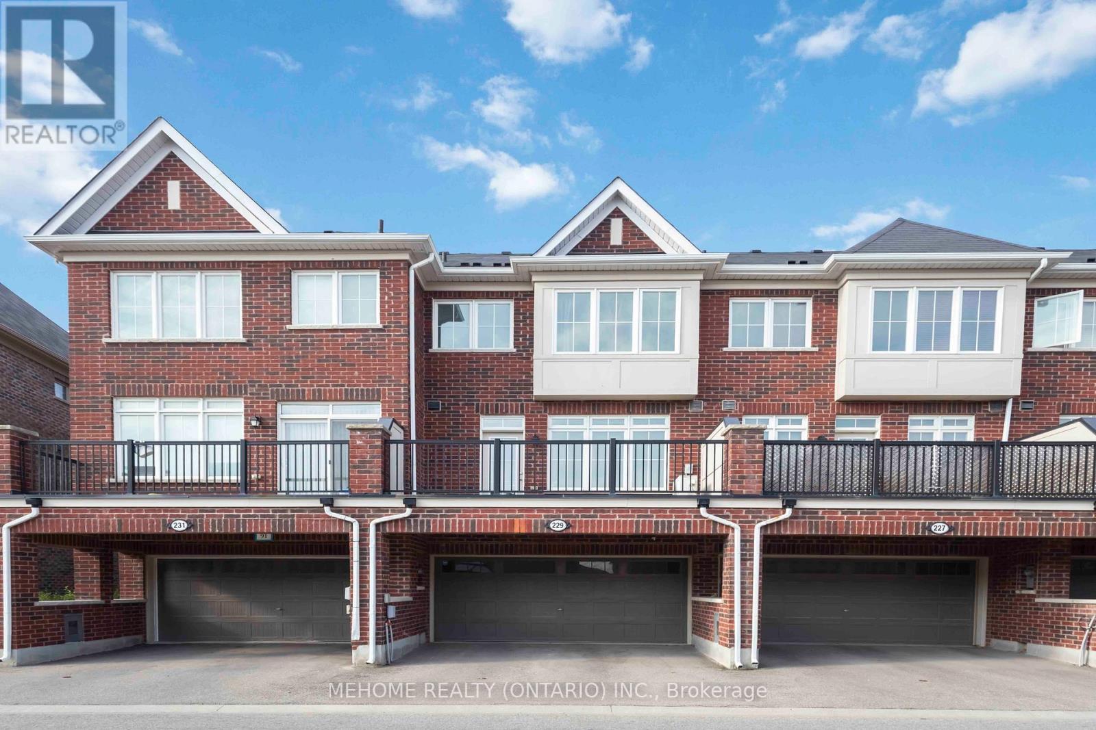 229 Dundas Way, Markham, ON - Outdoor With Facade