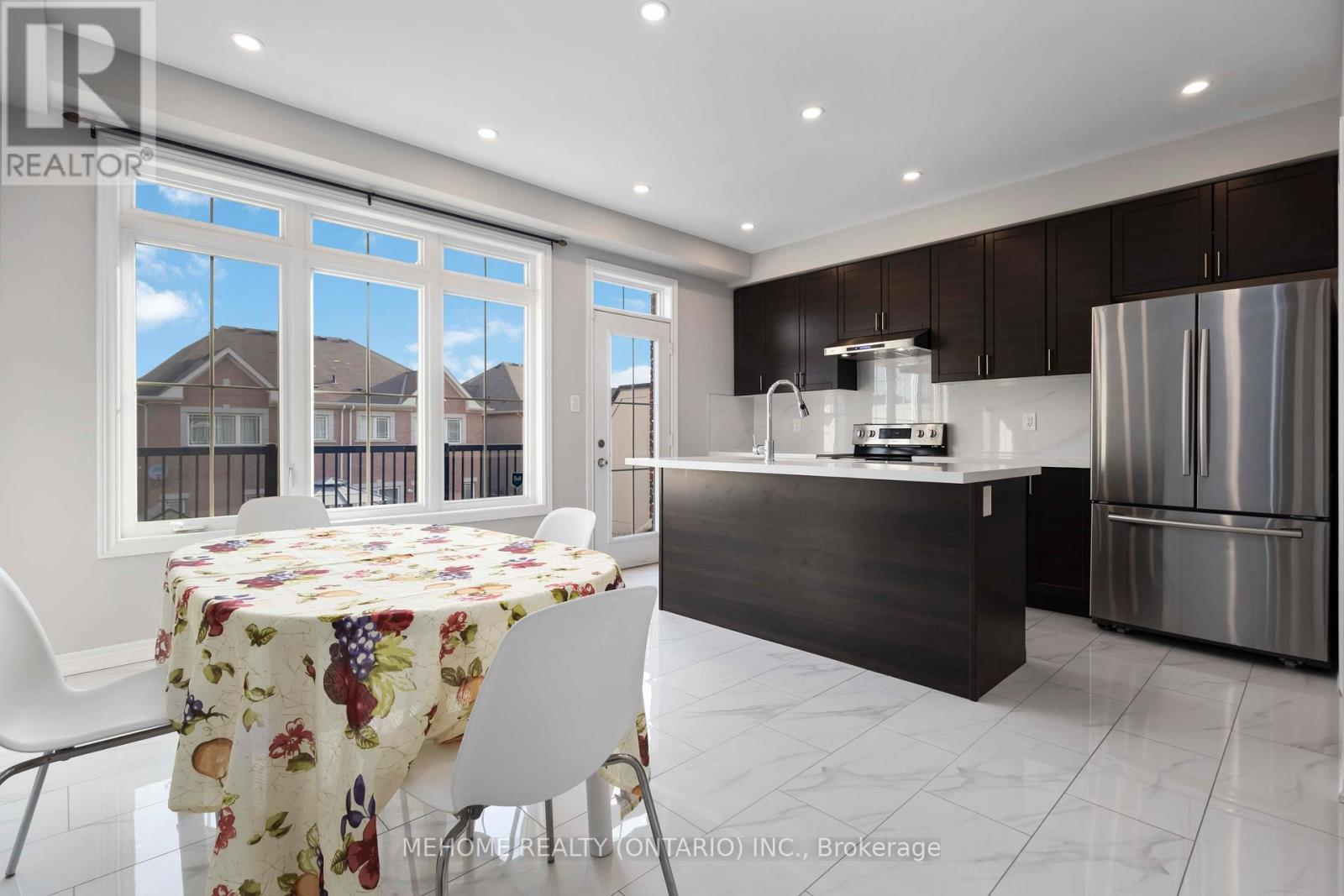 229 Dundas Way, Markham, ON - Indoor Photo Showing Kitchen With Stainless Steel Kitchen