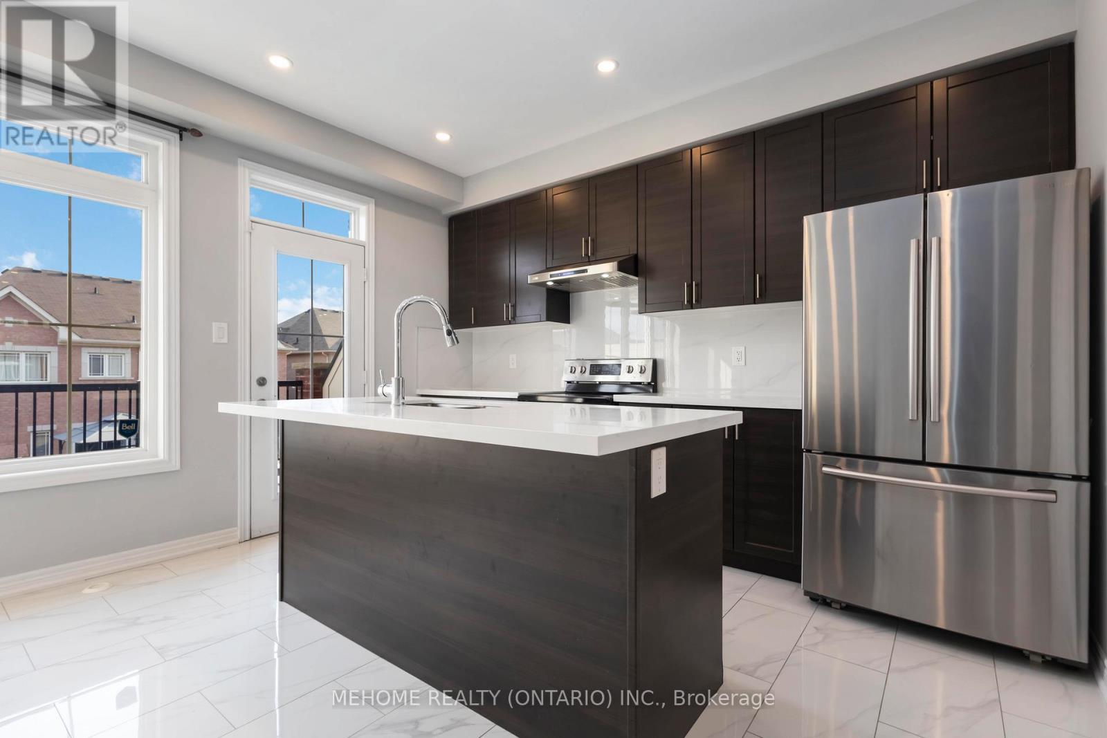 229 Dundas Way, Markham, ON - Indoor Photo Showing Kitchen With Stainless Steel Kitchen With Upgraded Kitchen