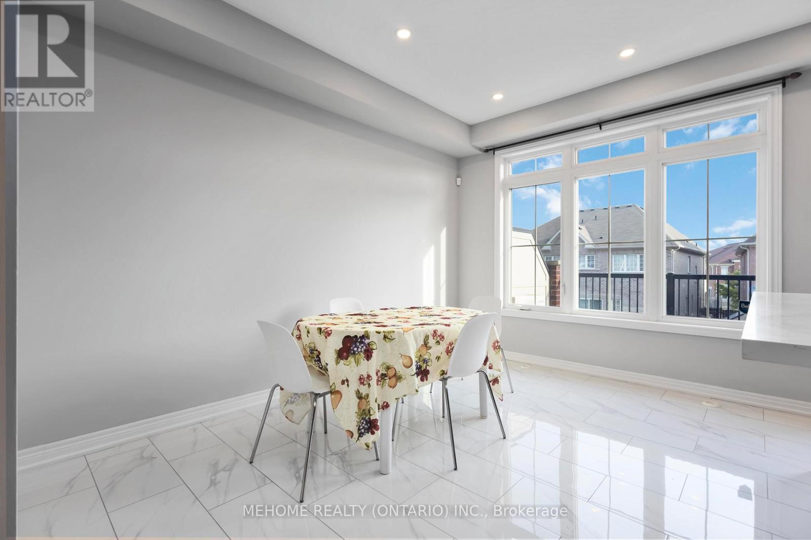 229 Dundas Way, Markham, ON - Indoor Photo Showing Dining Room