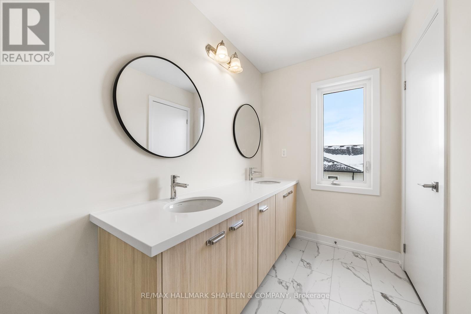 1354 Kaniv Street, Oakville, ON - Indoor Photo Showing Bathroom