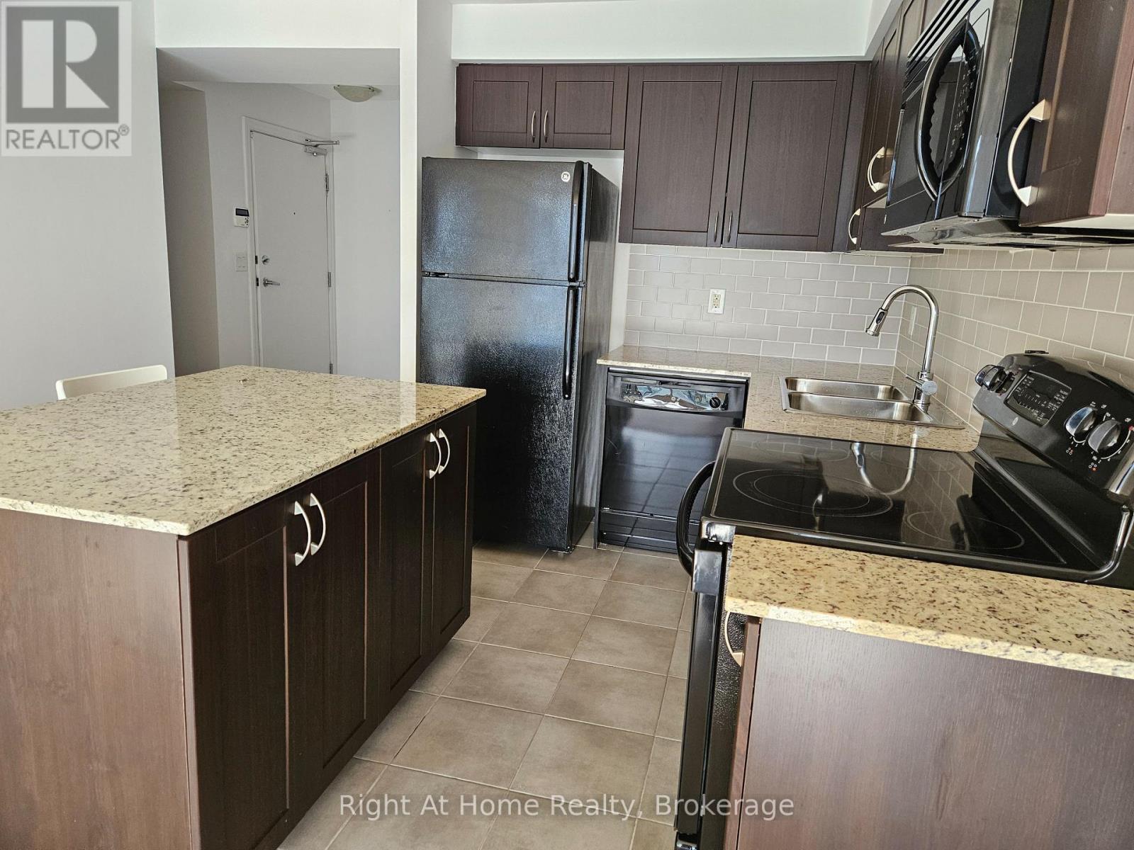 1506 - 1940 Ironstone Drive, Burlington (Uptown), ON - Indoor Photo Showing Kitchen With Double Sink